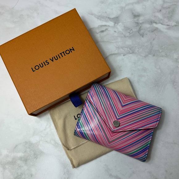 π₯ LOUIS VUITTON EPI TROPICAL VICTORINE COMPACT WALLET π₯ - Picture 3 of 14